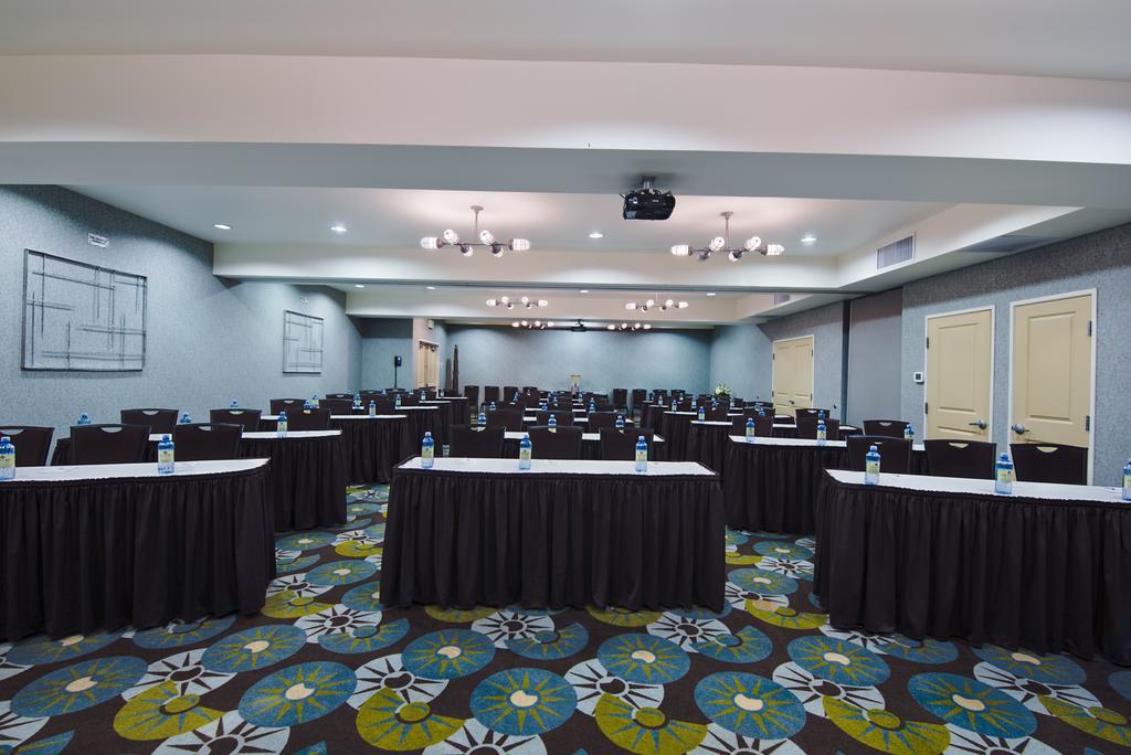 Oxford Suites Silverdale Bagian luar foto