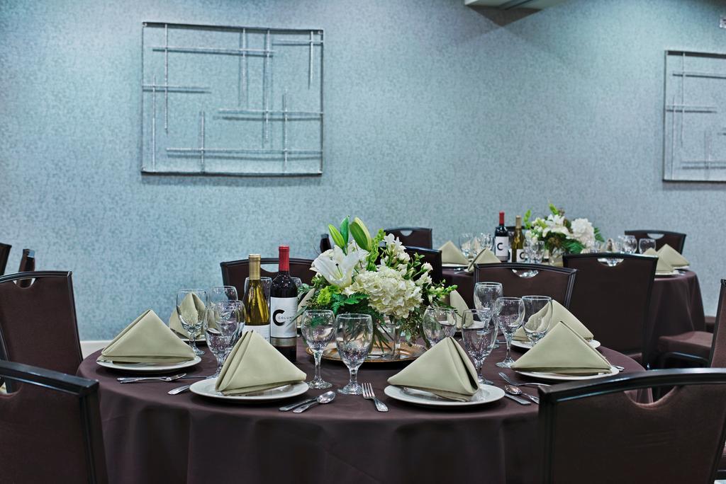 Oxford Suites Silverdale Bagian luar foto