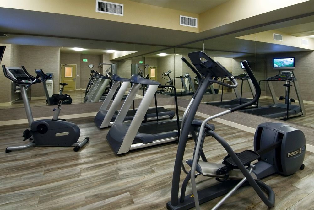 Oxford Suites Silverdale Bagian luar foto