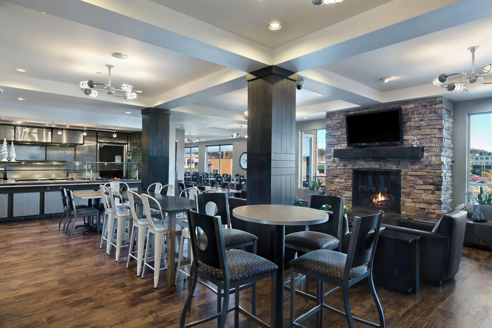 Oxford Suites Silverdale Bagian luar foto