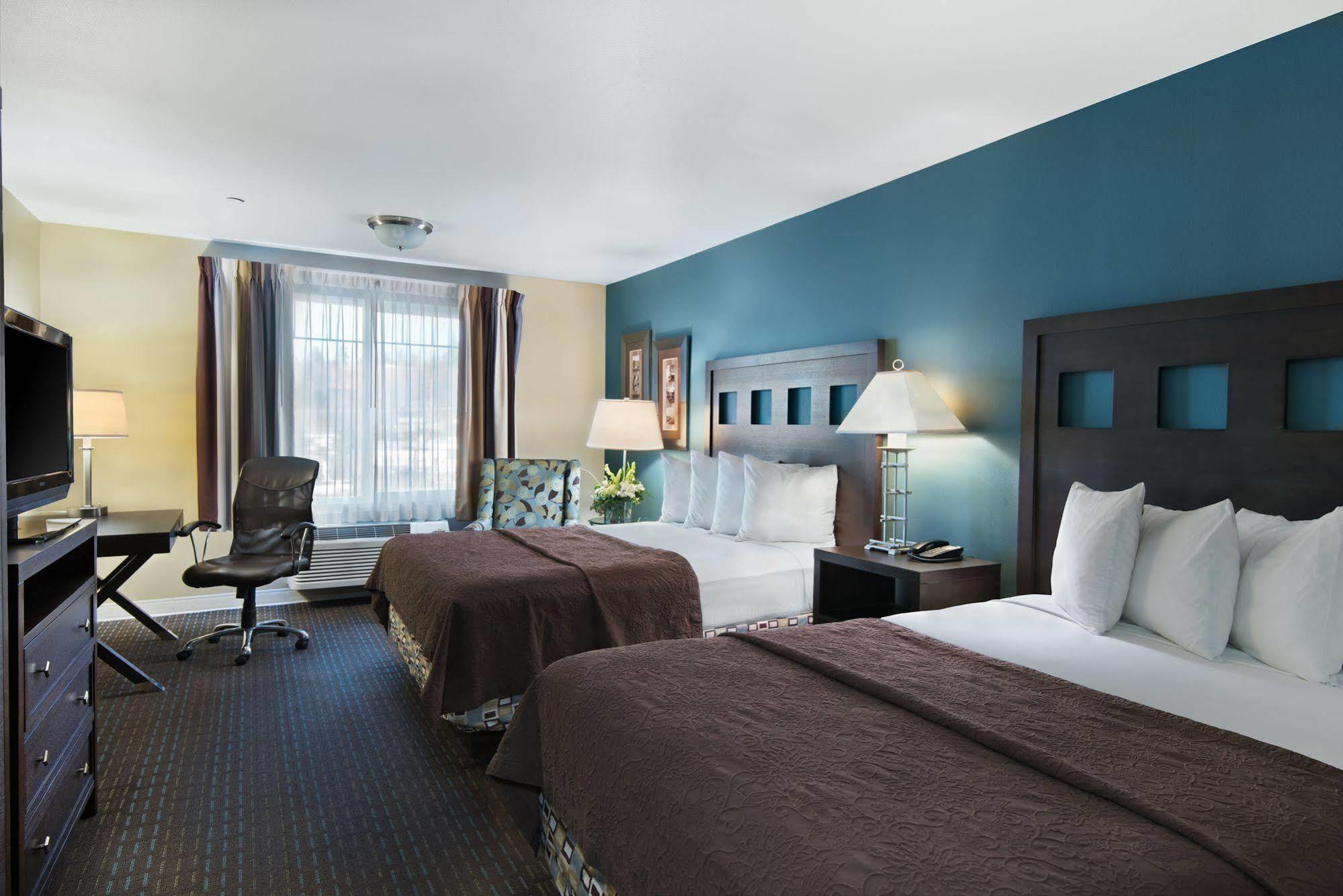 Oxford Suites Silverdale Bagian luar foto