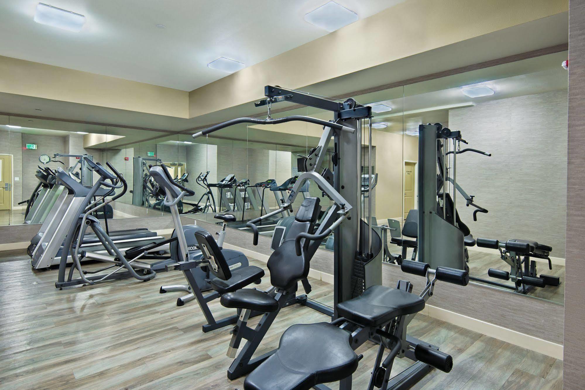 Oxford Suites Silverdale Bagian luar foto