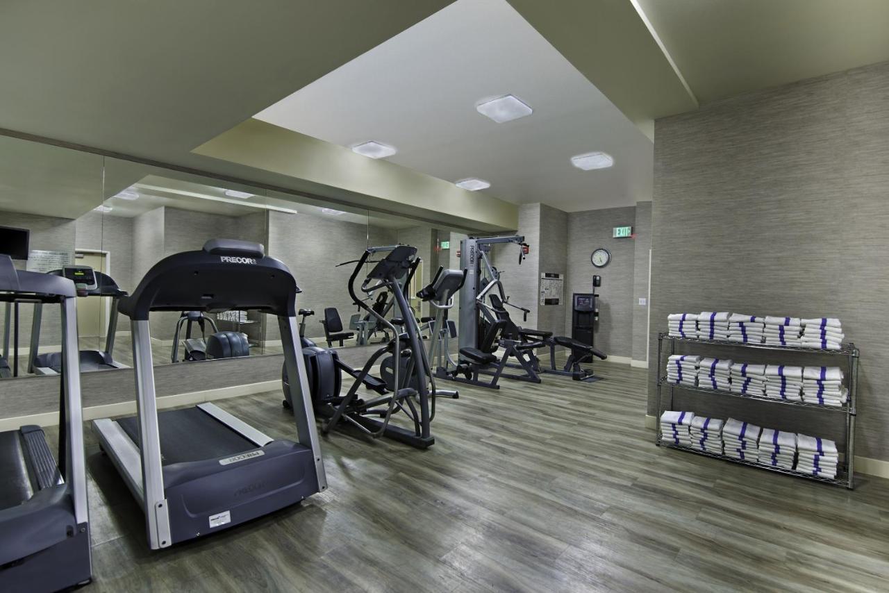 Oxford Suites Silverdale Bagian luar foto