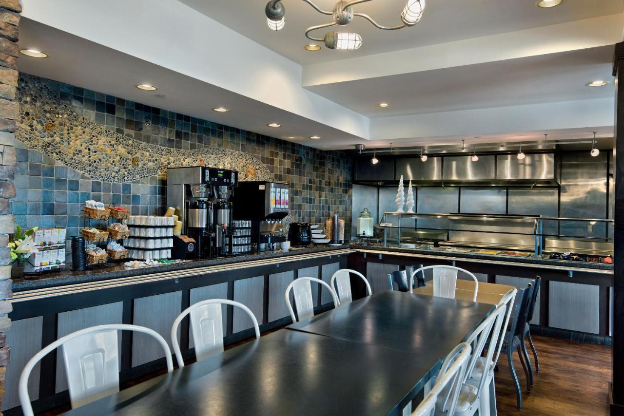 Oxford Suites Silverdale Bagian luar foto